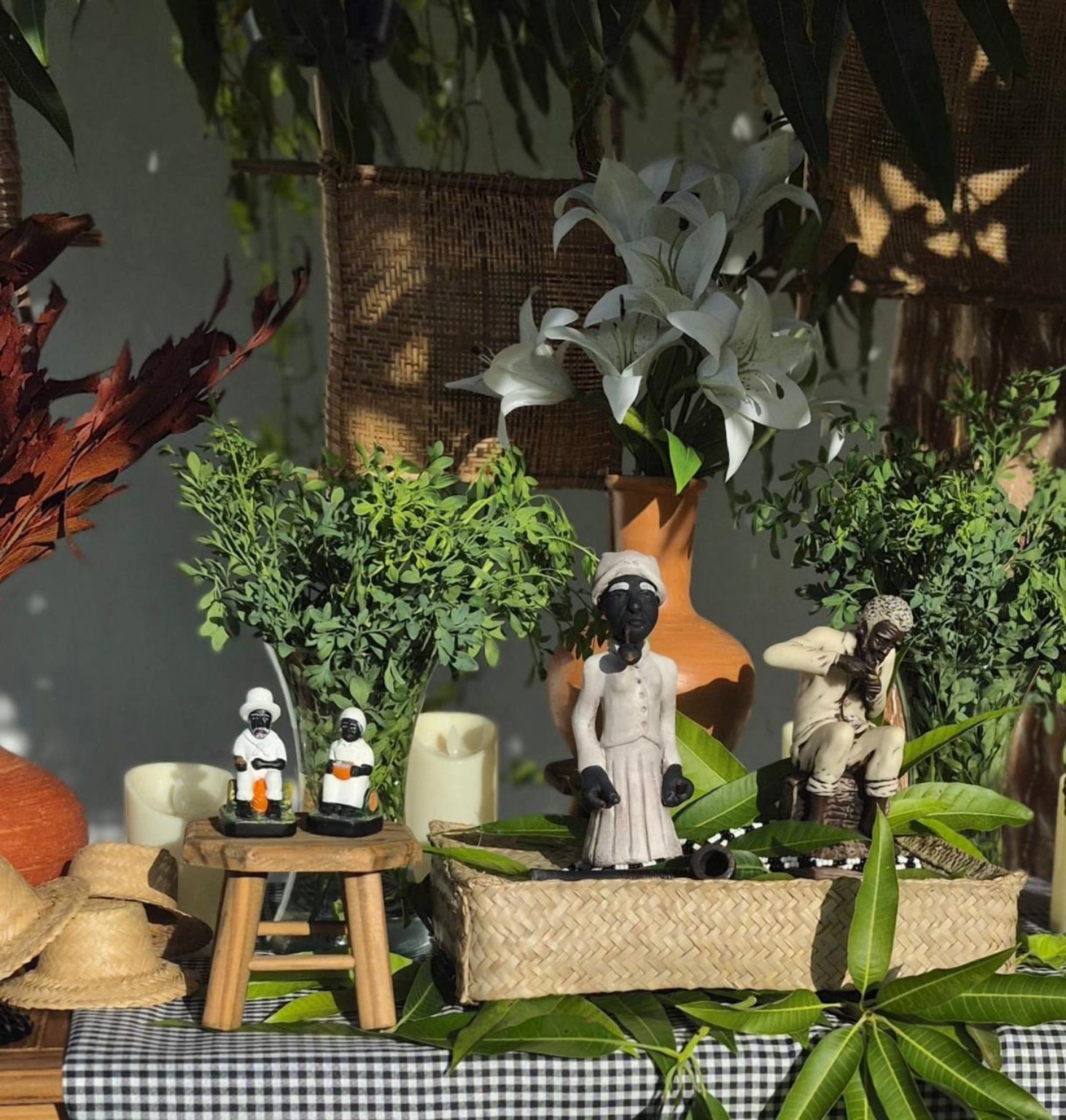 Altar dos Pretos Velhos integrado à natureza na Aldeia Flechas de Luz